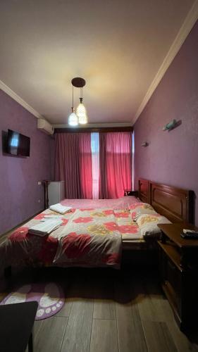 Säng eller sängar i ett rum på Hotel Buneba