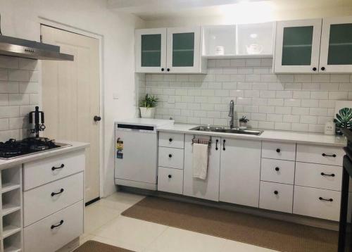 Köök või kööginurk majutusasutuses Suva City Accommodation