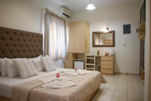 Hotel Karagianni tesisinde bir odada yatak veya yataklar