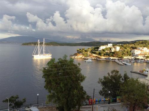 Fotografie z fotogalerie ubytování Corfu island apartment in KASSIOPI by seaside v destinaci Kassiopi