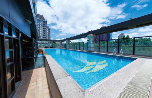 Bazén v ubytování Fullon Hotel Taipei, Central nebo v jeho okolí