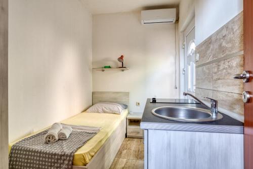 a small kitchen with a sink and a sink at Apartmani Olga in Petrovac na Moru