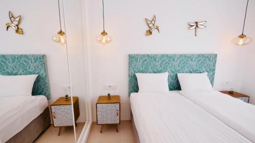 Ένα ή περισσότερα κρεβάτια σε δωμάτιο στο Fortuna Penthouse with roof terrace, AC and pool