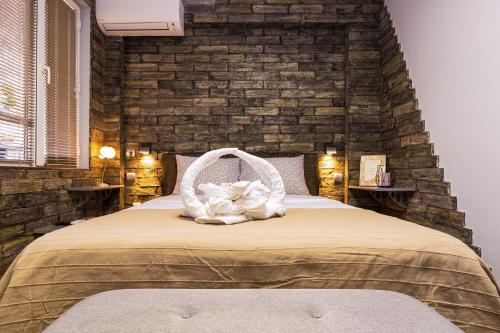 Katil atau katil-katil dalam bilik di 1BD flat with a Garage - 5 mins to the city centre