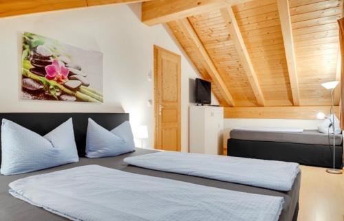 מיטה או מיטות בחדר ב-Ferienwohnung mit Bergblick