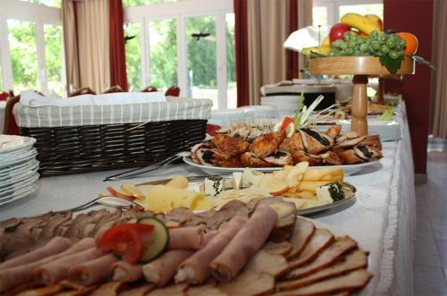 Photo de la galerie de l'établissement Hotel Európa Gunaras, à Dombóvár