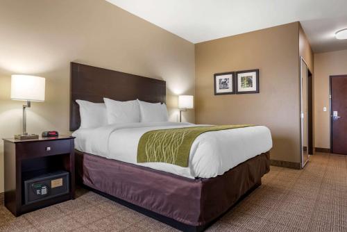 A bed or beds in a room at Comfort Inn & Suites Scott-West Lafayette