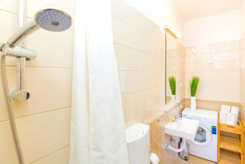 Ванна кімната в Lux Split Centre Apartments