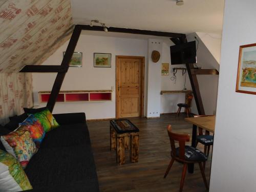 a living room with a couch and a table at Haus Feierabend in Plodda