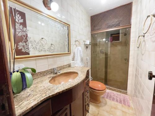 a bathroom with a sink and a shower at Jacarepaguá Residence - Quarto em apartamento in Rio de Janeiro