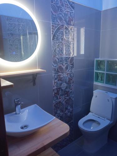 a bathroom with a toilet and a sink and a mirror at Agios Georgios - 2 Beds - Sleeps 5 - Free Parking in Agios Georgios Pagon