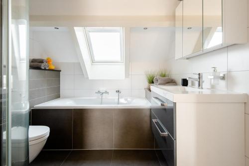 Gallery image of Julianadorp Zuhause am Meer für 6 Personen mit 4 Schlafzimmern in Julianadorp