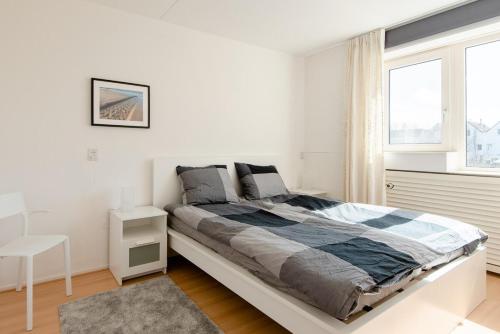 Säng eller sängar i ett rum på Julianadorp Zuhause am Meer für 6 Personen mit 4 Schlafzimmern