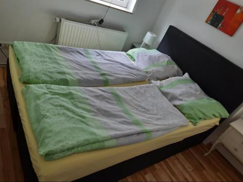 Giường trong phòng chung tại City Apartment Bremen - Ferienwohnung im Zentrum - WLAN kostenlos!