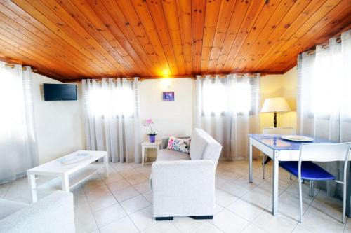 A seating area at Corfu Cosy Penthouse with a View