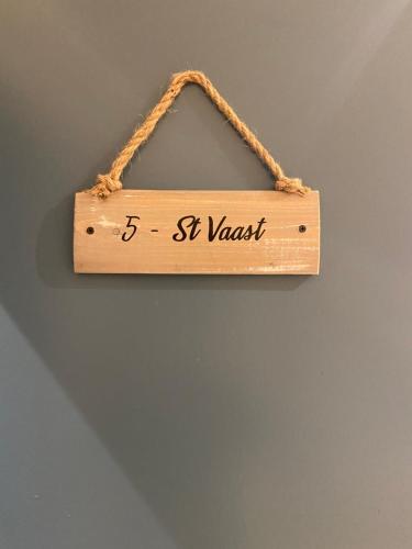 a wooden sign that reads st ward at Le Rocher Appart Hôtel in Valognes