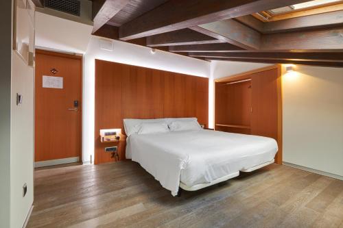 Een bed of bedden in een kamer bij María Pacheco Hotel Boutique