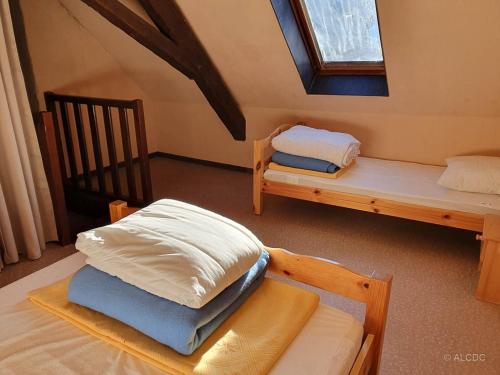Un pat sau paturi într-o cameră la Résidence Lachenal