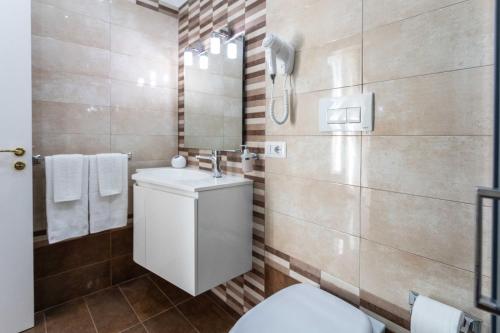 Ένα μπάνιο στο room milo