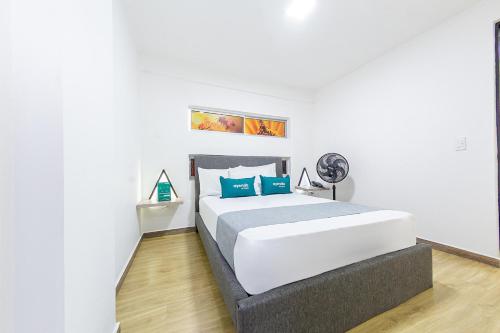 Postel nebo postele na pokoji v ubytování Ayenda Bee Hotel