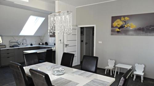 A restaurant or other place to eat at Apartamenty ASLux - Noclegi Energylandia Zator