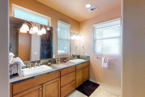 a bathroom with two sinks and a large mirror at Murray Lake Retreat in Bass Lake
