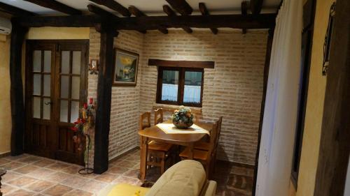 Fotografie z fotogalerie ubytování Casa Rural AKIMEQUEDU v destinaci Valverde del Fresno