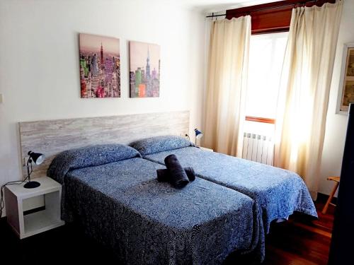 Een bed of bedden in een kamer bij A Casa da Herba