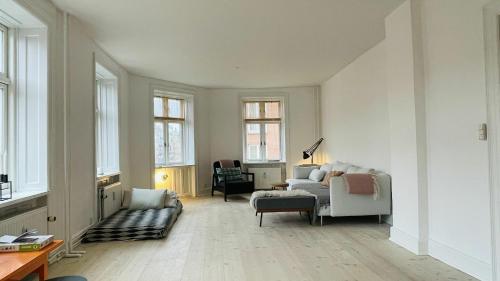 A seating area at ApartmentInCopenhagen Apartment 1484