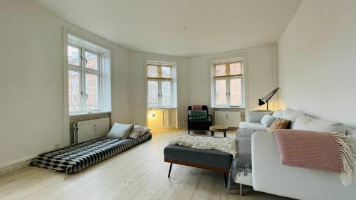 A seating area at ApartmentInCopenhagen Apartment 1484