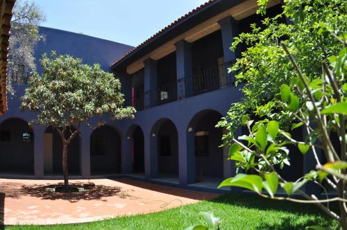 a building with a tree in the courtyard at La Betulia Bed and Breakfast in Oaxaca City