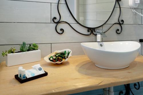 a bathroom with a sink and a mirror on a counter at La casa del postino in Procida