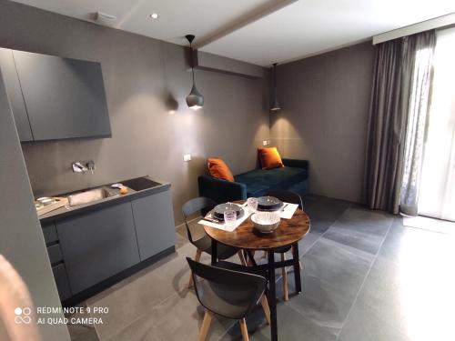 a small living room with a table and a couch at Slo Design House in Marsala