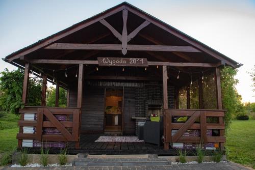 a small wooden building with a sign on it at Stacja Wygoda in Lubiszewo