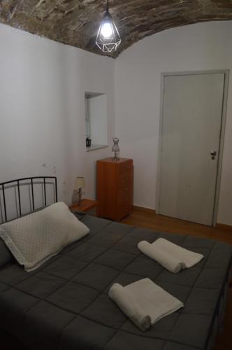 a bedroom with a bed with two white pillows on it at Évora Romana Alojamentos T1 Templo Diana in Évora
