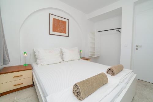 Gustav - Superior sea, bay & mountain view apartment