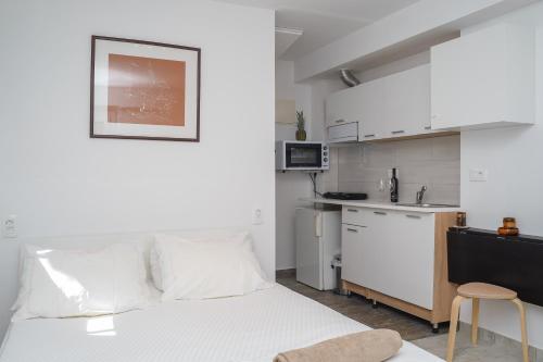 Victor - adorable studio with terrace+free parking
