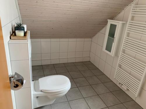 Vonios kambarys apgyvendinimo įstaigoje Ferienwohnung Buchenblick