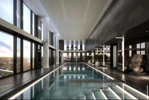 The swimming pool at or close to Brand New Luxury Manchester City Centre 2 Bed Apartment Skyline Views
