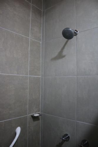 a bathroom with a shower with a shower head at Villa Amanda Resort in Mazatenango