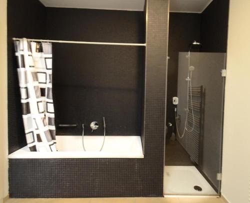 Um banheiro em High-Quality in the heart of Stuttgart 4