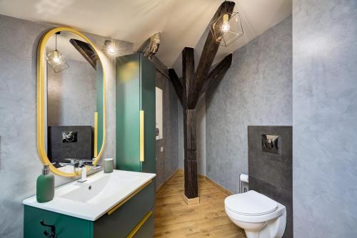 a bathroom with a sink and a tree in it at Przy Deptaku VAT Parking z pilotem do bramy in Nowy Sącz