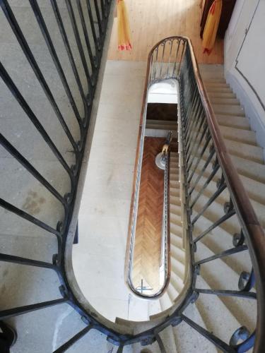a spiral staircase in a house at Château Saint Vincent in Bazas