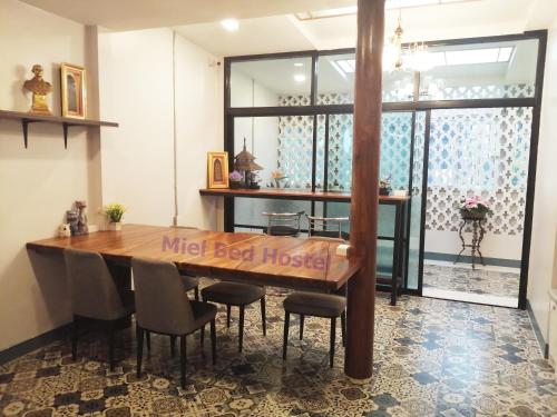 Imagen de la galería de MIEL BED Hostel & Gallery, en Chiang Mai