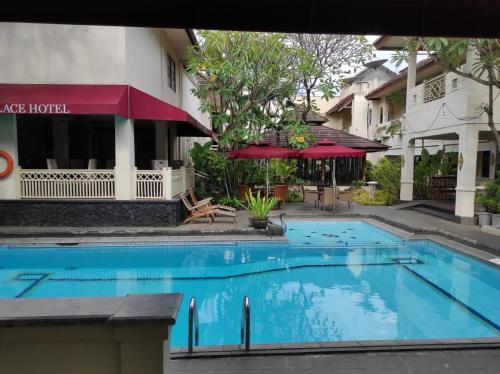 The swimming pool at or close to Hotel Indah Palace Yogyakarta