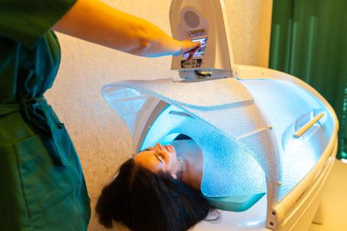 a woman getting her hair cut by a machine at Hotel Verde Montana Wellness & Spa in Kudowa-Zdrój