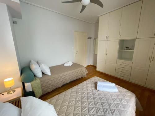 Posteľ alebo postele v izbe v ubytovaní Ageliki's Athens Apartment
