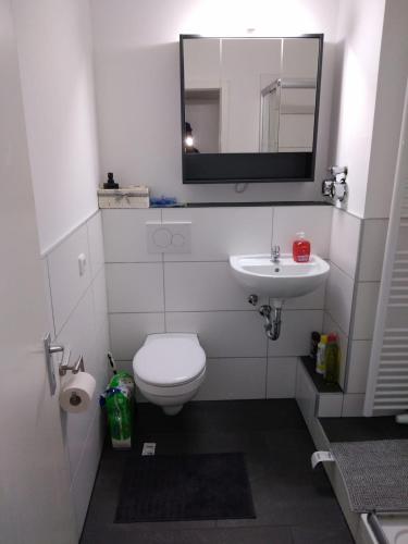 Ένα μπάνιο στο Studio-Apartment, zentral gelegen