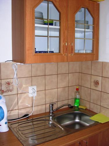 a kitchen counter with a sink and a counter top at Bungalovy Natura in Trávnica