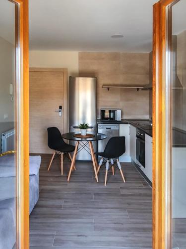 a kitchen with a table and chairs in a room at DOMVS I in El Burgo de Osma